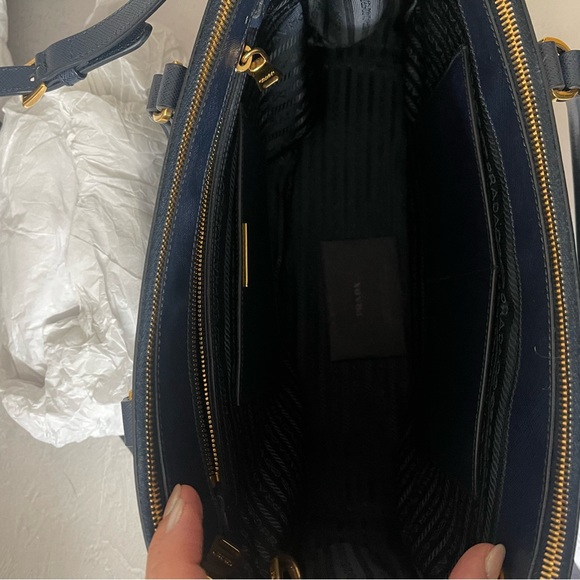 Pre loved Prada Navy Blue Saffiano Bag In Medium - Picture 4 of 8